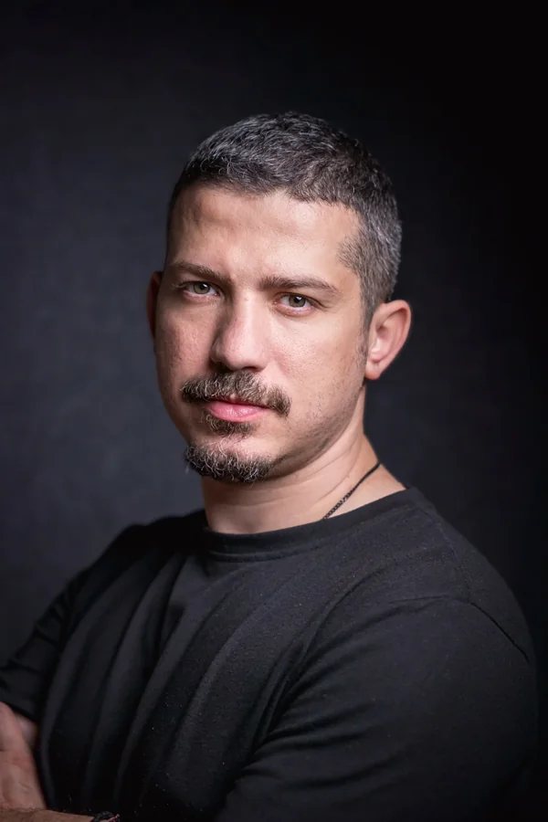 Πορτρέτο του Βαγγέλη Τσαγκαράκη στο studio